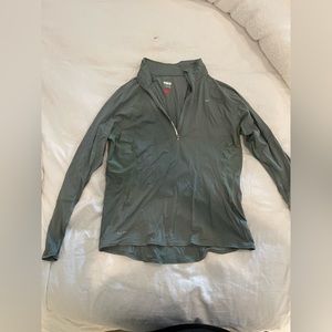 Nike fit long sleeve shirt